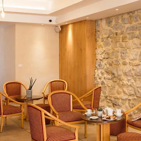 Le Hotel