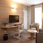 Le 3*